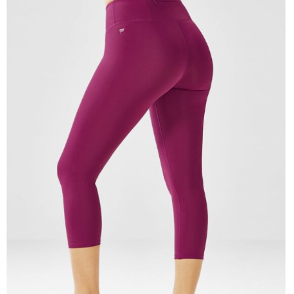 Fabletics‎ Size Medium Mid-Rise Powerlite Crop Dark Rose Athleisure Workout - Picture 1 of 4